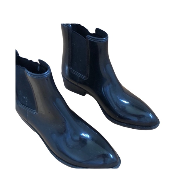 Shiny rain booties Urban outfitters size 9 - Picture 2 of 5